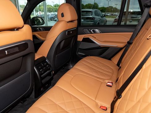 Used 2025 BMW X5 xDrive40i AWD/4WD image 9