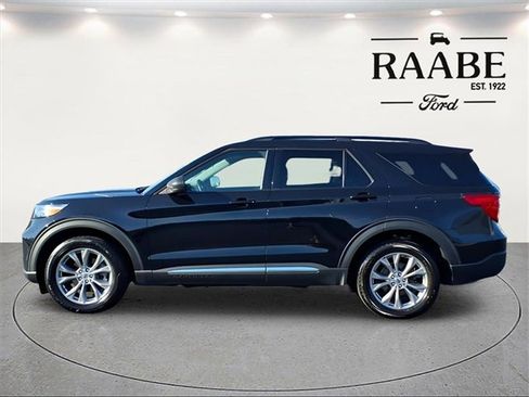 Used 2022 Ford Explorer XLT w/ Equipment Group 202A image 4