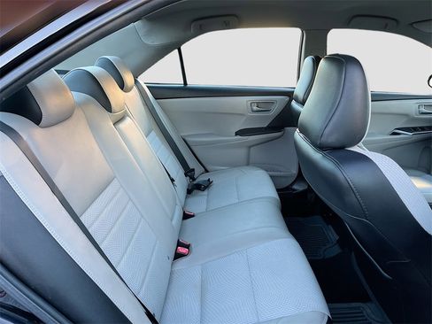 Used 2016 Toyota Camry SE image 25