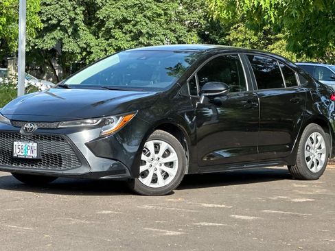 Used 2021 Toyota Corolla LE FWD image 1