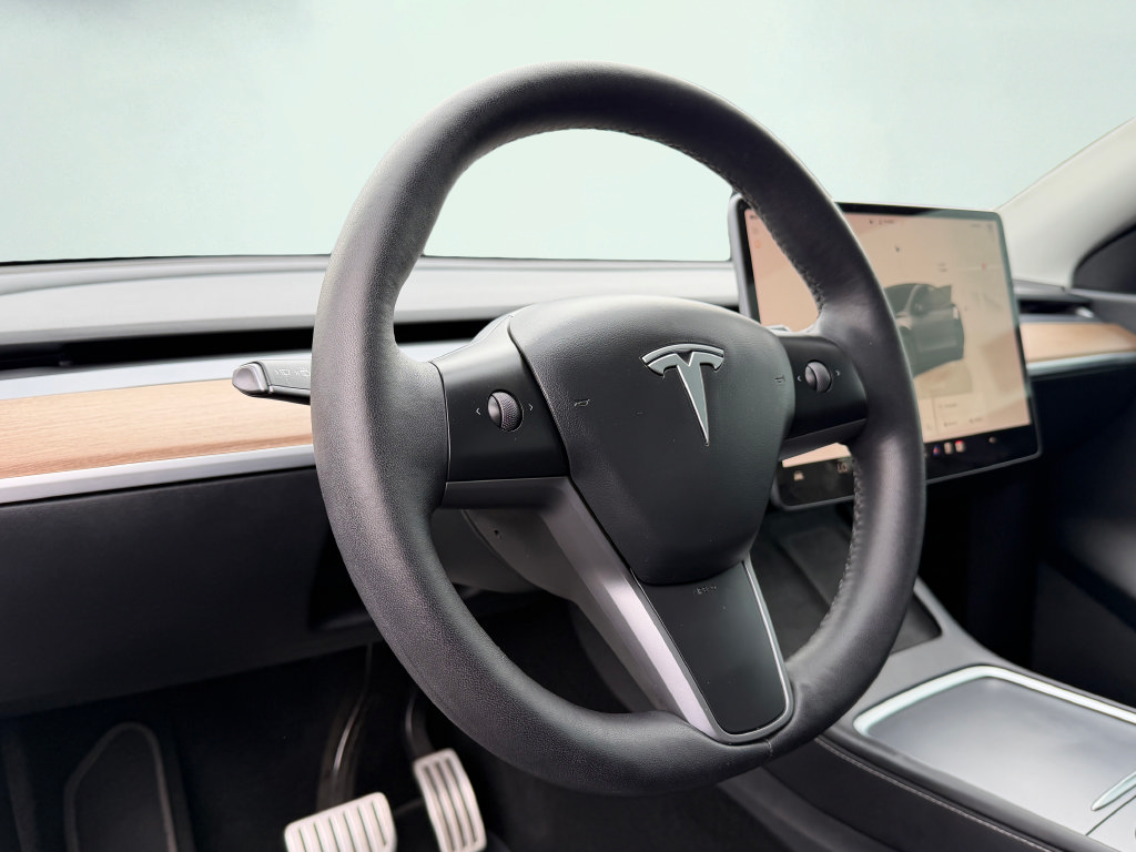 Used 2022 Tesla Model Y Performance AWD/4WD image 25