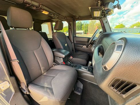 Used 2018 Jeep Wrangler Unlimited Sport AWD/4WD image 21