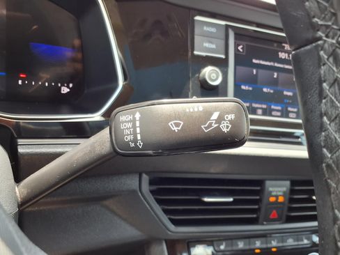 Used 2024 Volkswagen Jetta SE FWD image 18