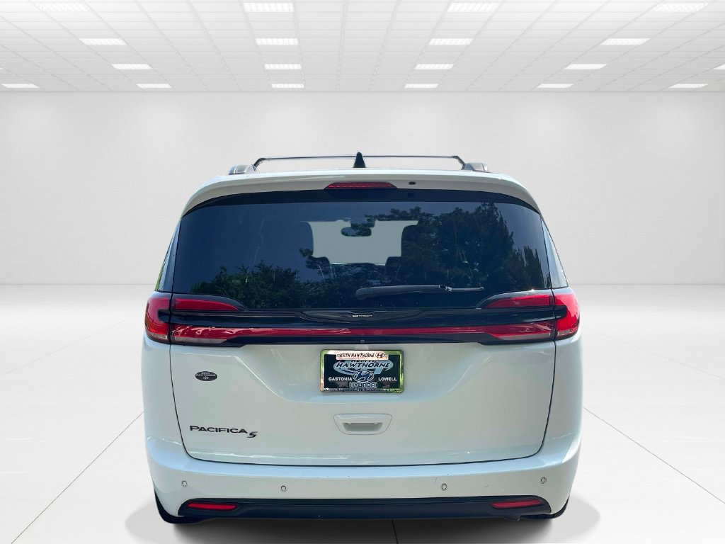 Used 2023 Chrysler Pacifica Touring-L w/ S Appearance Package FWD image 5