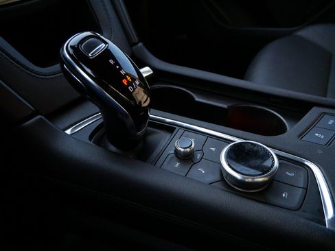 Certified 2024 Cadillac XT5 Sportv w/ LPO, Floor Liner Package image 24