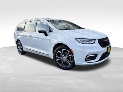 New 2026 Chrysler Pacifica Pinnacle