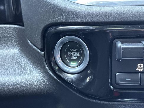 Used 2023 Chevrolet Silverado 1500 LTZ AWD/4WD image 19