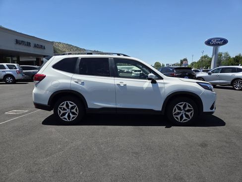 Used 2024 Subaru Forester Premium AWD/4WD image 4