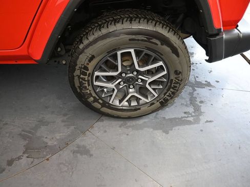 Used 2025 Jeep Wrangler Unlimited Sahara AWD/4WD image 19