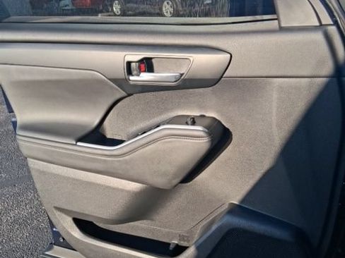 Used 2026 Toyota Highlander XLE AWD/4WD image 15
