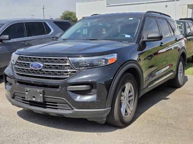 Used 2024 Ford Explorer XLT RWD image 3