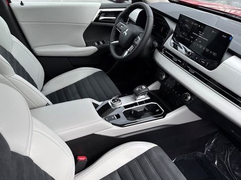 New 2026 Mitsubishi Outlander SE AWD/4WD image 16