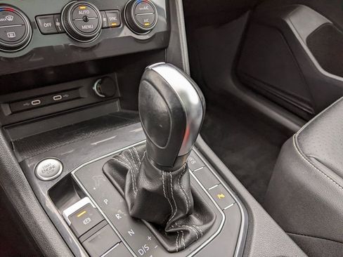 Certified 2021 Volkswagen Tiguan SE image 19