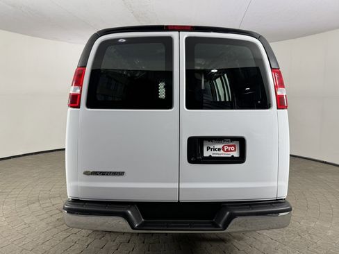 Used 2024 Chevrolet Express 2500 w/ Driver Convenience Package image 5