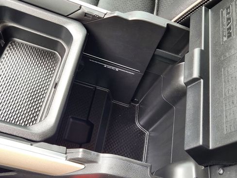 Used 2019 RAM 1500 Laramie RWD image 21