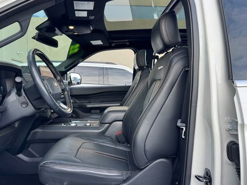 Used 2022 Ford Expedition Platinum image 19