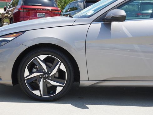 Used 2023 Hyundai Elantra Limited w/ Cargo Package FWD image 10