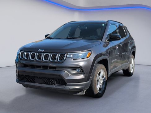 Used 2023 Jeep Compass Latitude AWD/4WD image 2