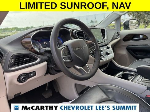 Used 2023 Chrysler Pacifica Limited FWD image 48