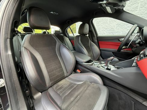 Used 2021 Alfa Romeo Giulia Quadrifoglio image 44