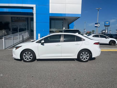 Used 2023 Toyota Corolla LE FWD image 3
