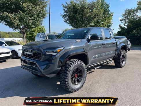 Used 2025 Toyota Tacoma TRD Pro AWD/4WD image 5