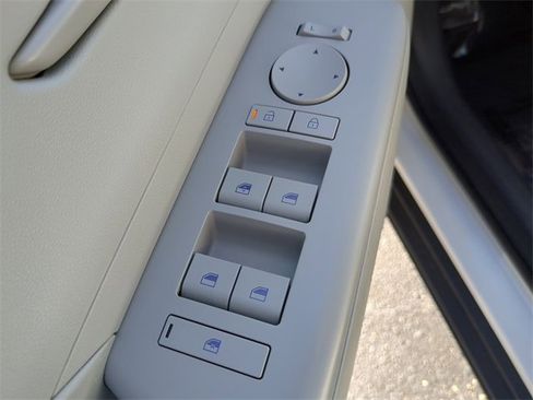 Used 2024 Hyundai Kona SEL image 19