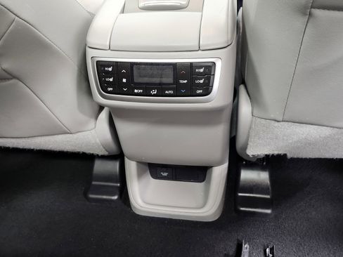 Used 2018 Toyota Highlander Limited Platinum image 22