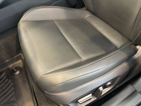 Used 2025 Toyota Prius XLE FWD image 15