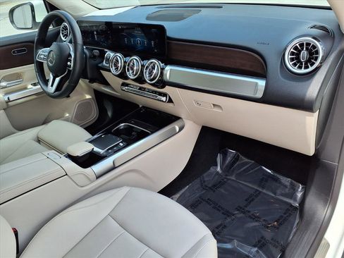 Used 2022 Mercedes-Benz GLB 250 4MATIC image 8