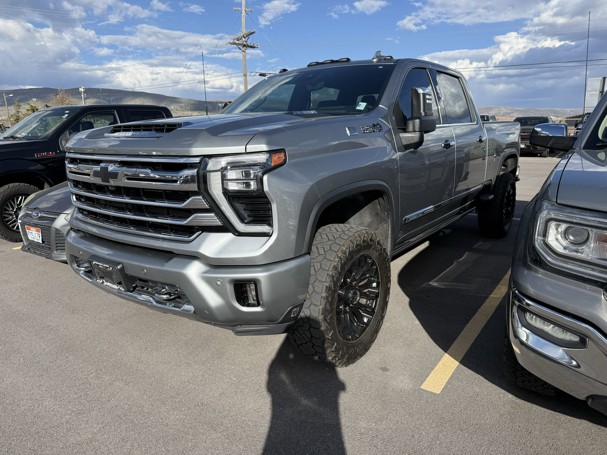 Used 2024 Chevrolet Silverado 3500 High Country w/ High Country Premium Package AWD/4WD image 2