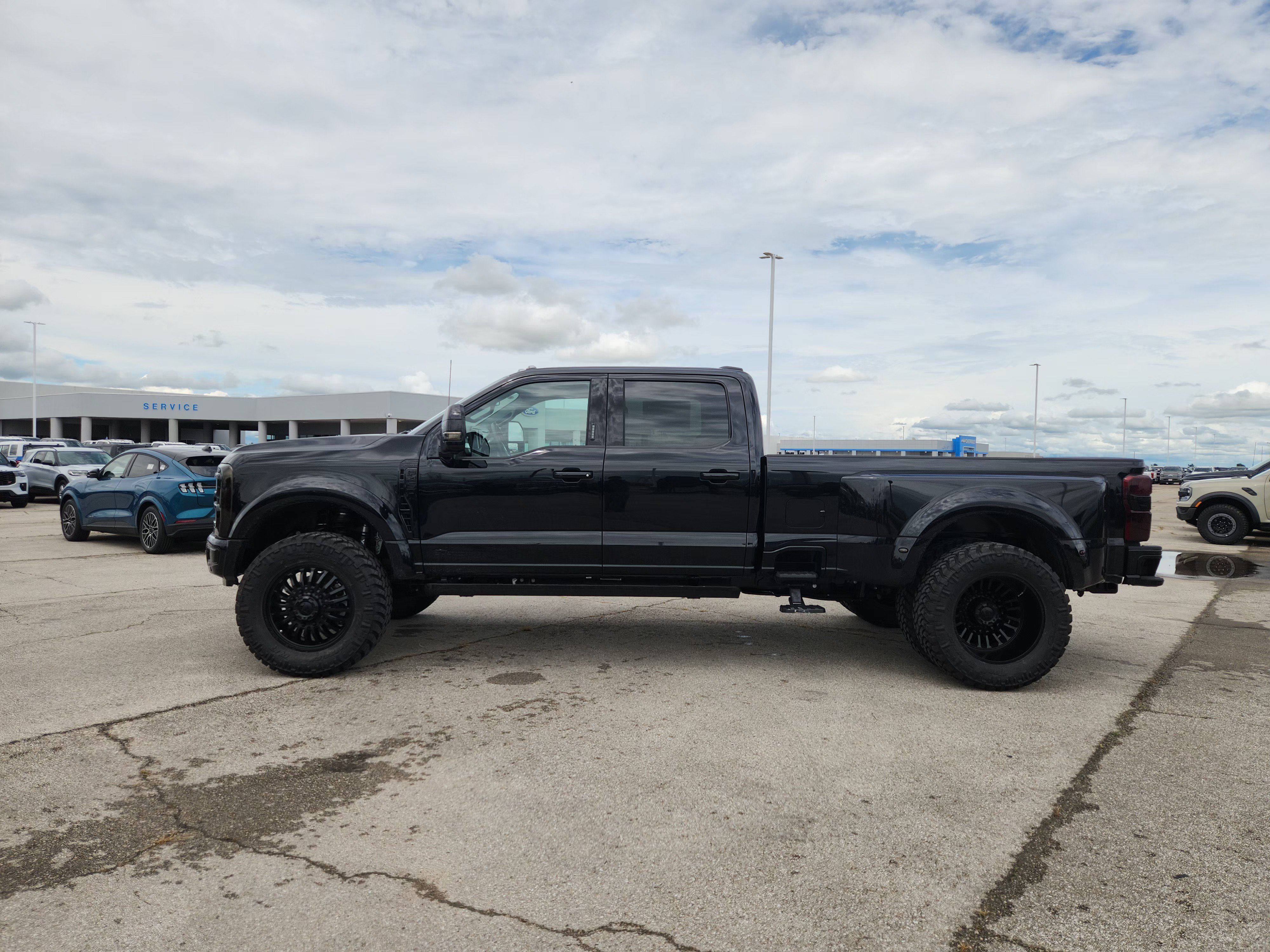 New 2026 Ford F450 Platinum w/ FX4 Off-Road Package AWD/4WD image 4