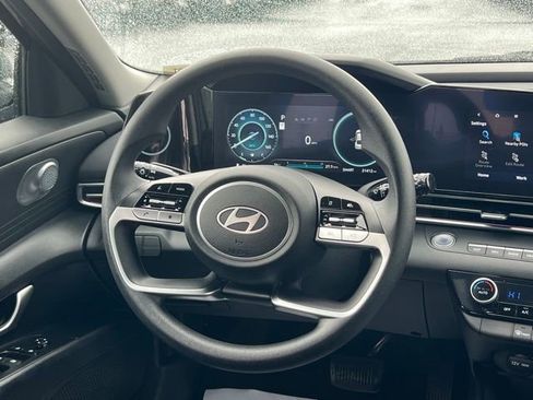 Used 2024 Hyundai Elantra SEL image 14