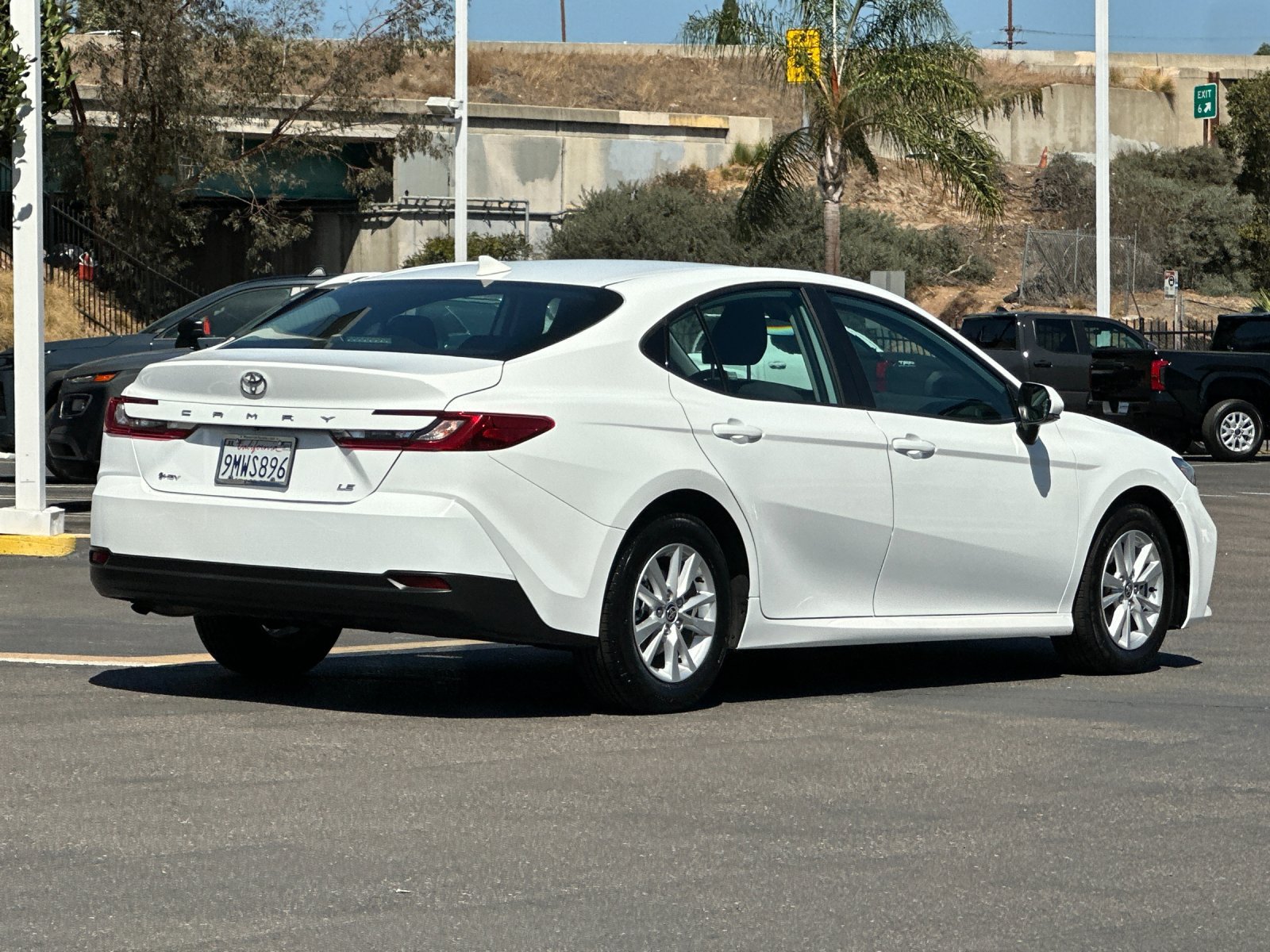 Used 2025 Toyota Camry LE FWD image 5