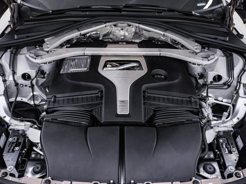 Used 2023 Aston Martin DBX image 30