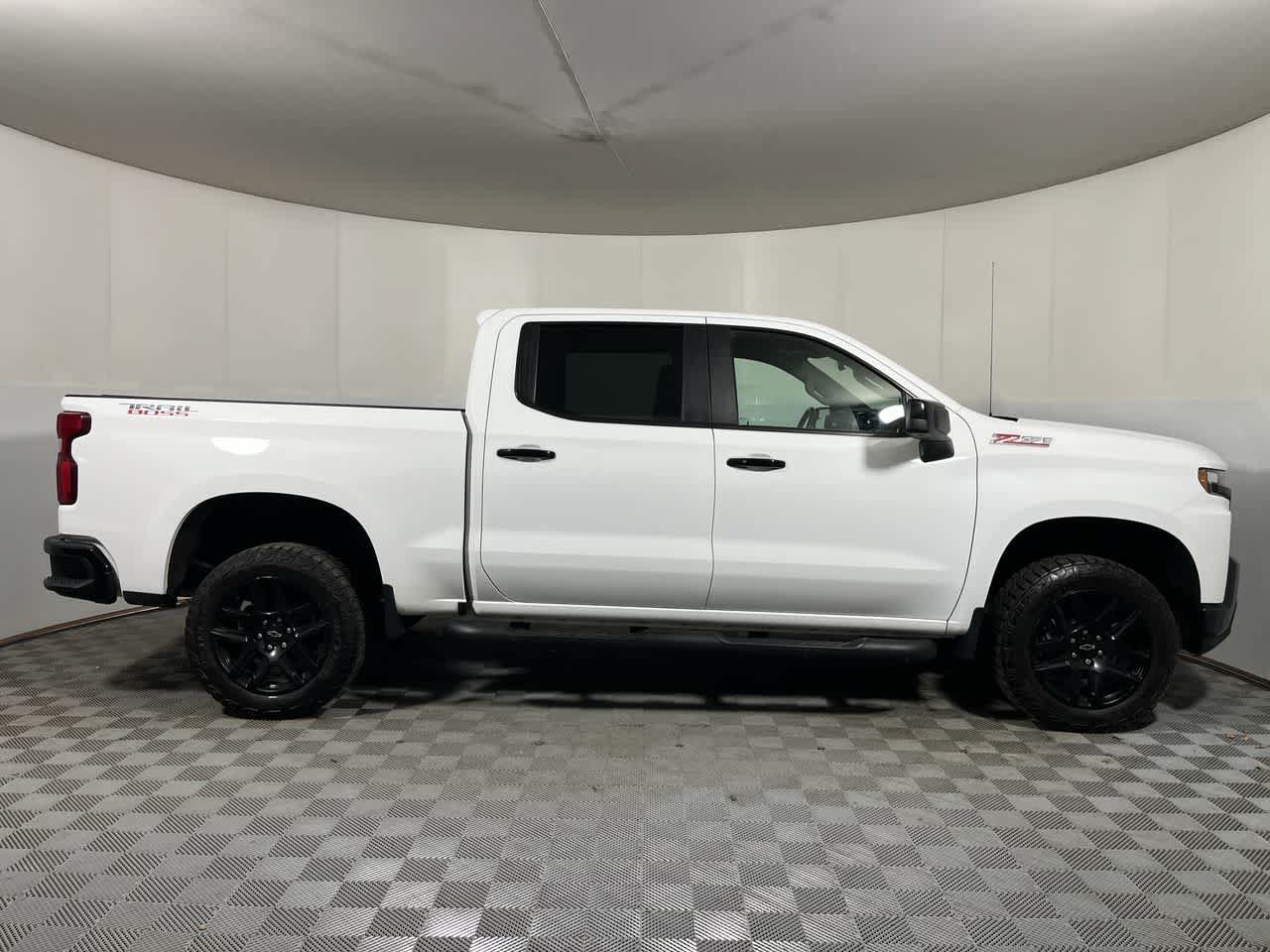 Used 2022 Chevrolet Silverado 1500 LT Trail Boss w/ Bed Protection Package AWD/4WD image 9