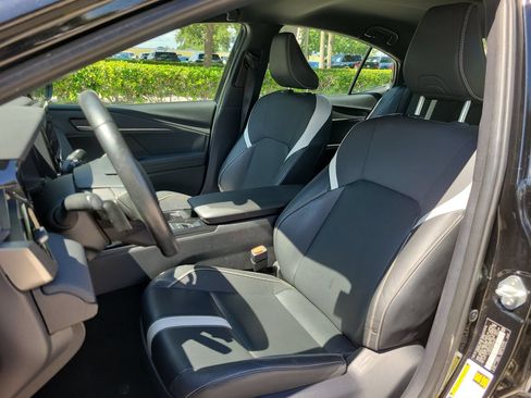 Used 2025 Toyota Camry SE FWD image 17
