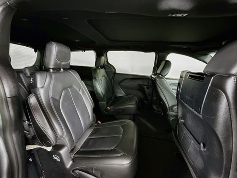 Used 2020 Chrysler Pacifica Touring-L Plus w/ S Appearance Package FWD image 29