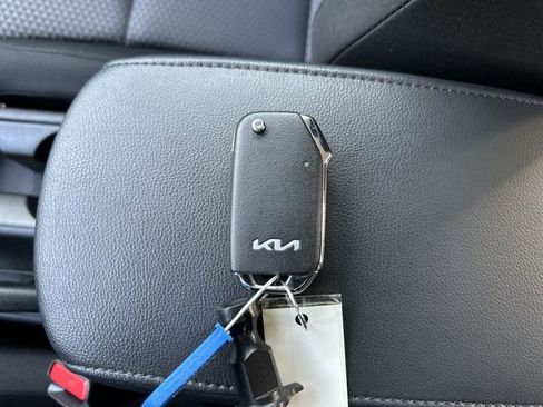 Used 2023 Kia Soul LX image 31