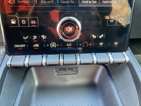 Used 2025 GMC Terrain Elevation image 17