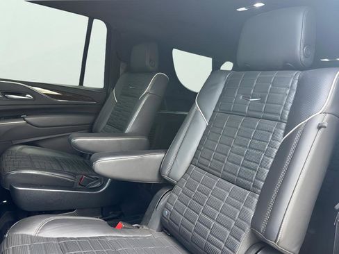 Used 2023 Cadillac Escalade ESV Sport Platinum w/ LPO, ONYX Package AWD/4WD image 34