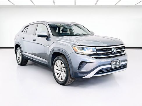 Used 2020 Volkswagen Atlas Cross Sport SE w/ Panoramic Sunroof Package image 3