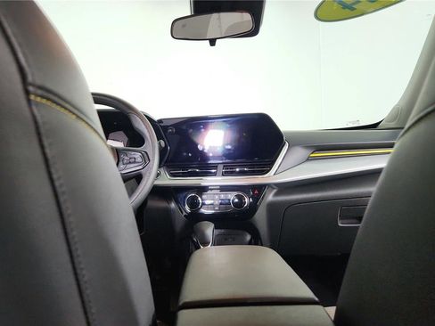 Used 2024 Chevrolet Trax LT image 13