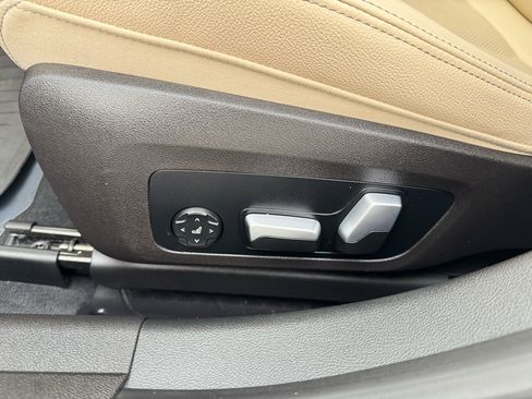 Used 2023 BMW 330i xDrive Sedan w/ Premium Package image 13