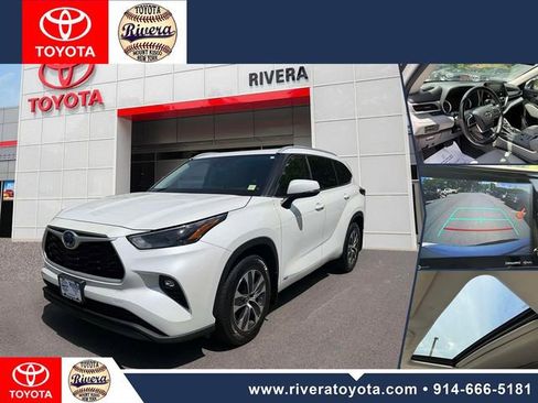 Used 2022 Toyota Highlander XLE AWD/4WD image 1