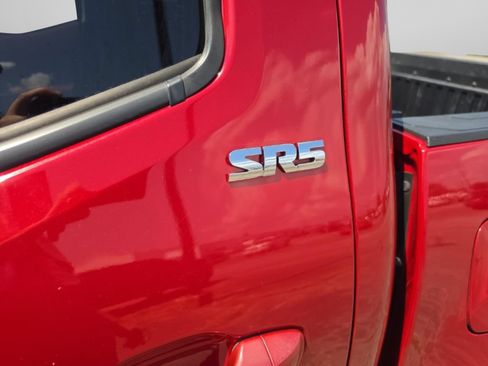 Used 2017 Toyota Tacoma SR5 w/ Tow Package RWD image 17