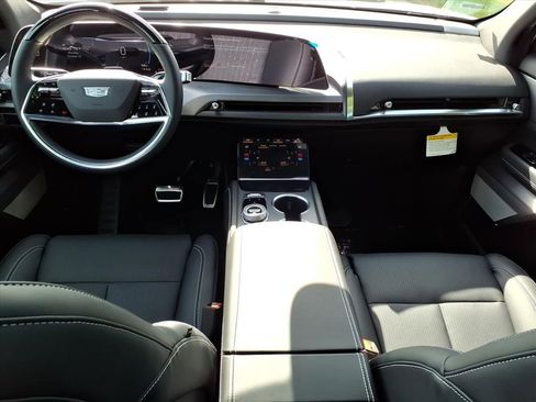 New 2026 Cadillac Vistiq Sport w/ LPO, Floor Liner Package AWD/4WD image 10
