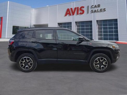 Used 2025 Jeep Compass Trailhawk AWD/4WD image 5