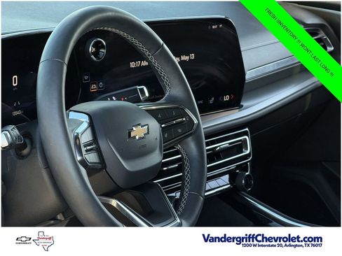 Certified 2025 Chevrolet Traverse LT FWD image 9