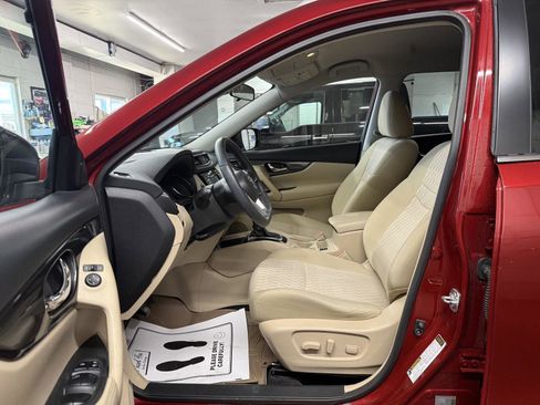 Used 2019 Nissan Rogue SV AWD/4WD image 13